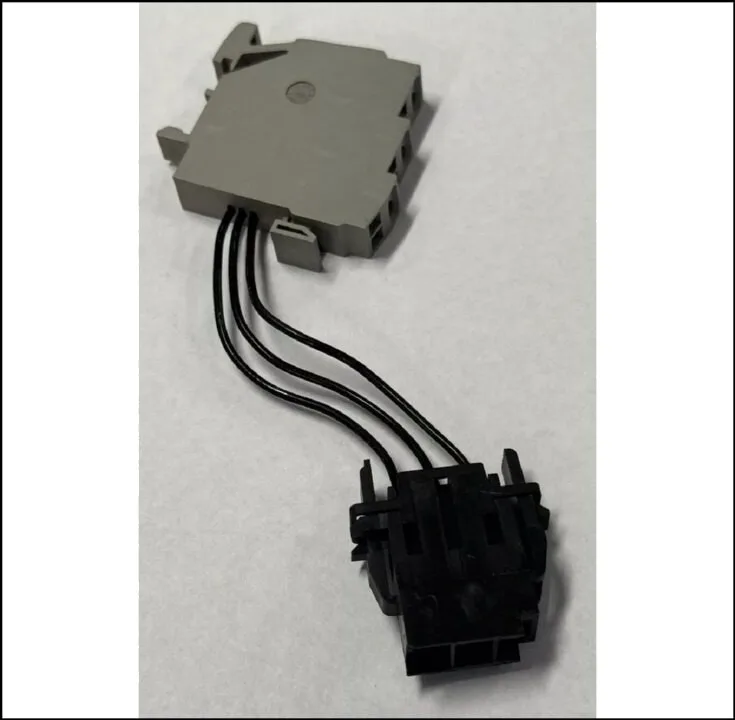 Провод AMP+LR 69561 E103955 LR 69561 С подсоединителем Автоматический выключатель